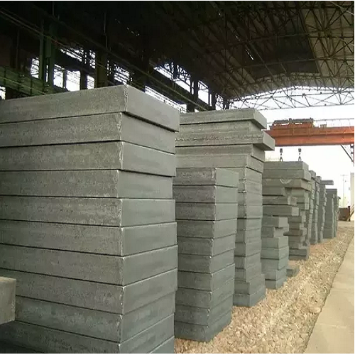 Many large steel slabs with precise dimensions, typically used in the production of hot/cold rolled coils, galvanized sheets, pipes, and automotive parts.